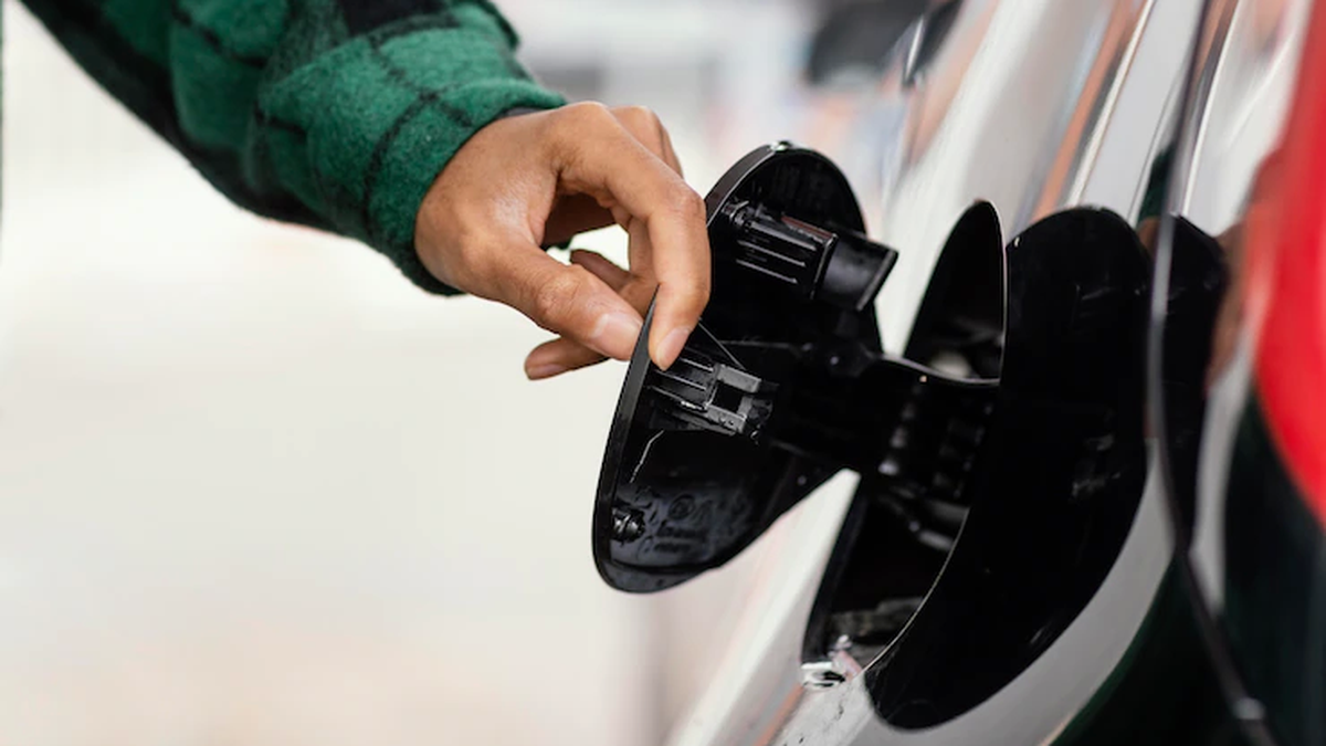 Massa anunció la incorporación de combustibles a Precios Justos para recorrer 