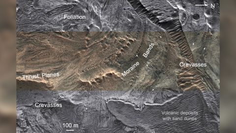 Los detalles del glaciar se pueden ver en esta imagen de alta resolución de la característica.
