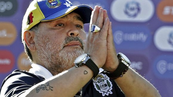 "¿Saben que fingí mi muerte, no?": hackearon el Facebook de Maradona y publicaron extraños mensajes en su nombre